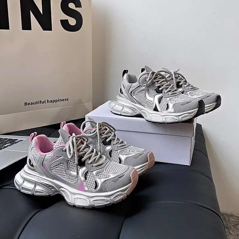 Designer Shoes 2025 Women's Flat Shoes Grey Casual Sports Shoes Women's Thick Soled Sports Shoes Women's Outdoor Multi Functional Board