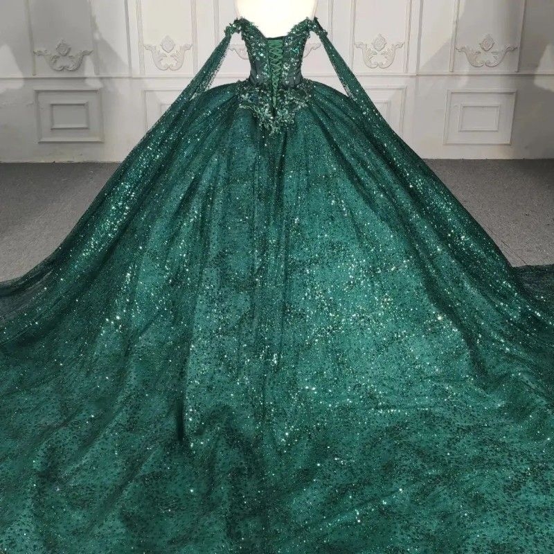 Luxury Emerald Green Off The Shoulder Quinceanera Dresses Applique Lace Beading Crystal With Cape Ball Gown Vestidos De XV 15 Anos Sweet 16 Dress