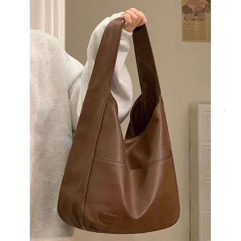 Large capacity water bucket spring and summer 2025, new soft leather tote bag, versatile commuting, college students, class, shoulder bag for women