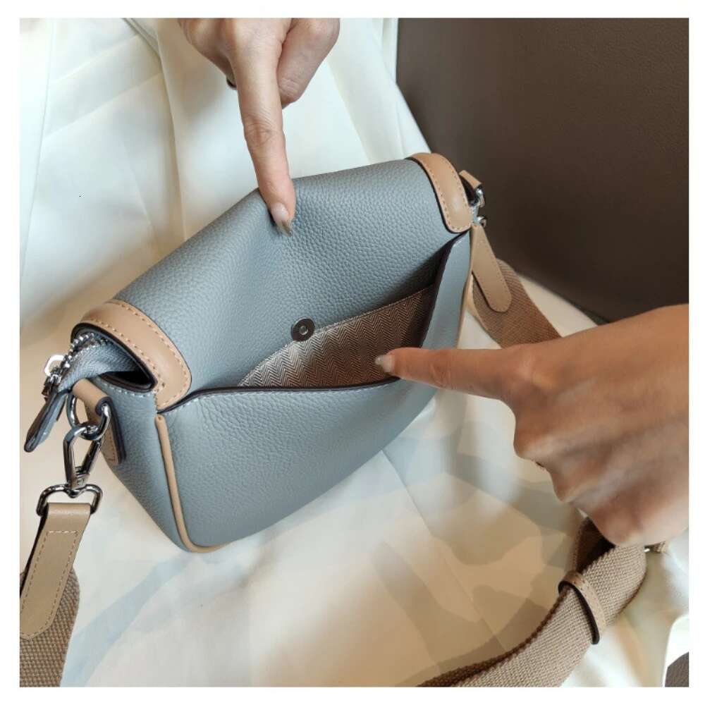 New Hit Color Retro Stylish Small Saddle First Layer Cow Leather Women Crossbody Wide Strap Ladies Shoulder Bag