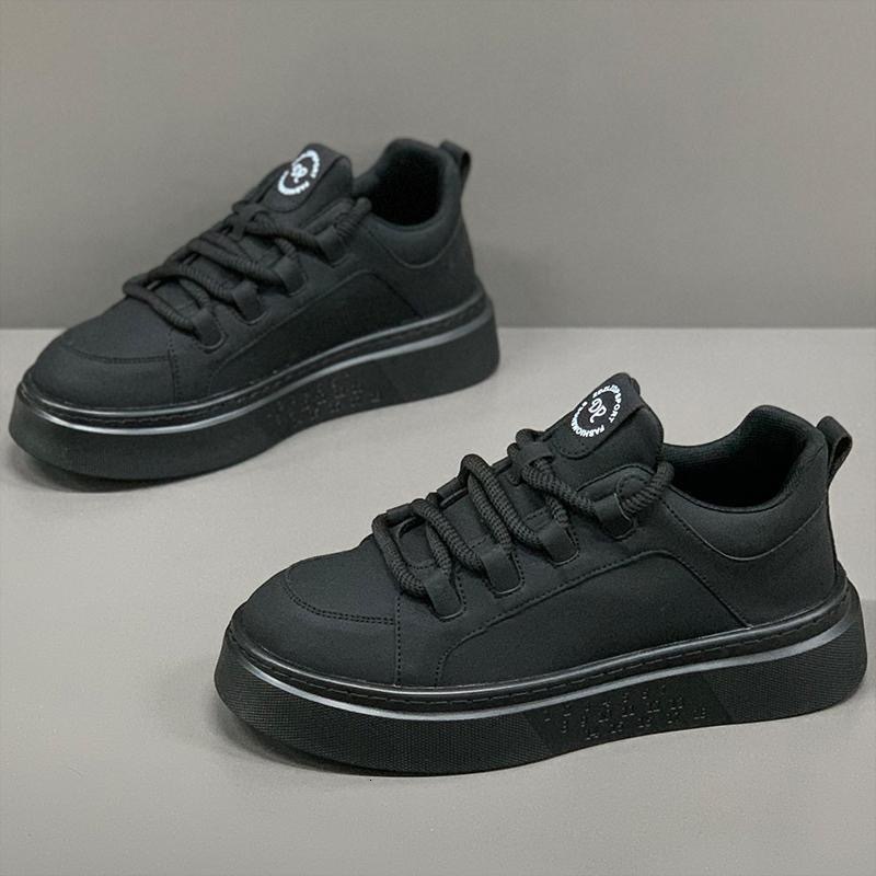 Light Luxury Designer Shoes 2025 Spring New Breathable Black And White Men's Fashion Multi Functional Thick Soled Sports And Leisure Board Shoes 