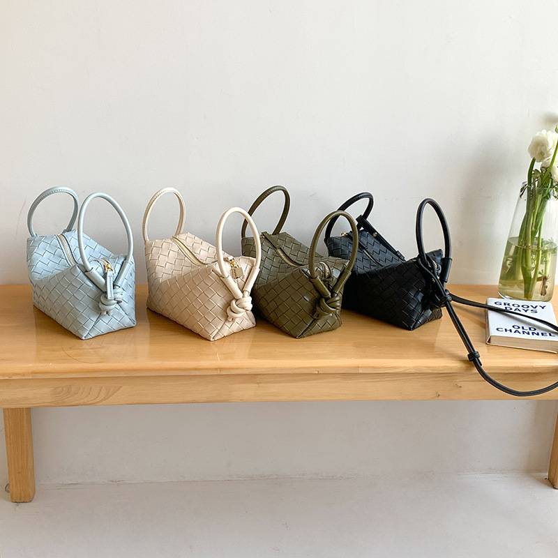 Fashion Trend New Braided Hand Camera Women 2025 Spring Korean Version Simple Everything Single Shoulder Crossbody Designer Bag