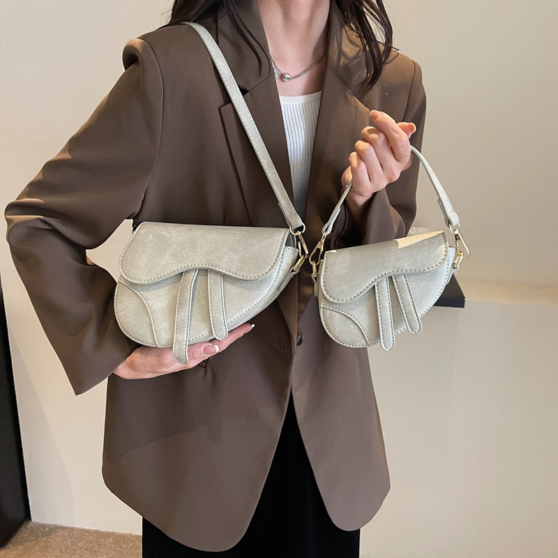 Retro one-shoulder underarm bag women's new trend simple crossbody saddle bag