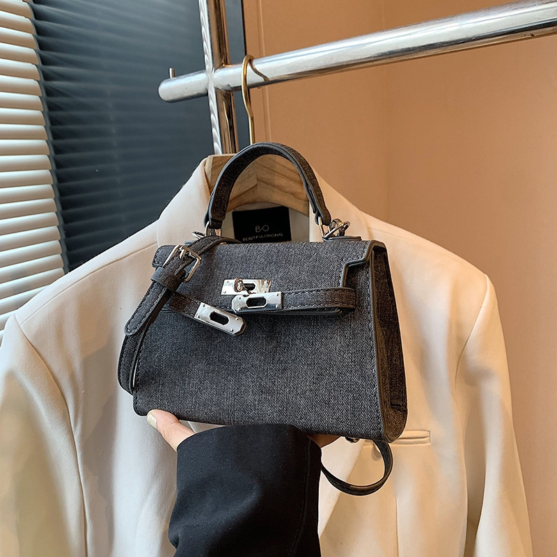 Free shipping 2025 new designer bag, fashionable and casual denim pattern, solid color handheld shoulder bag, women's daily outfit
