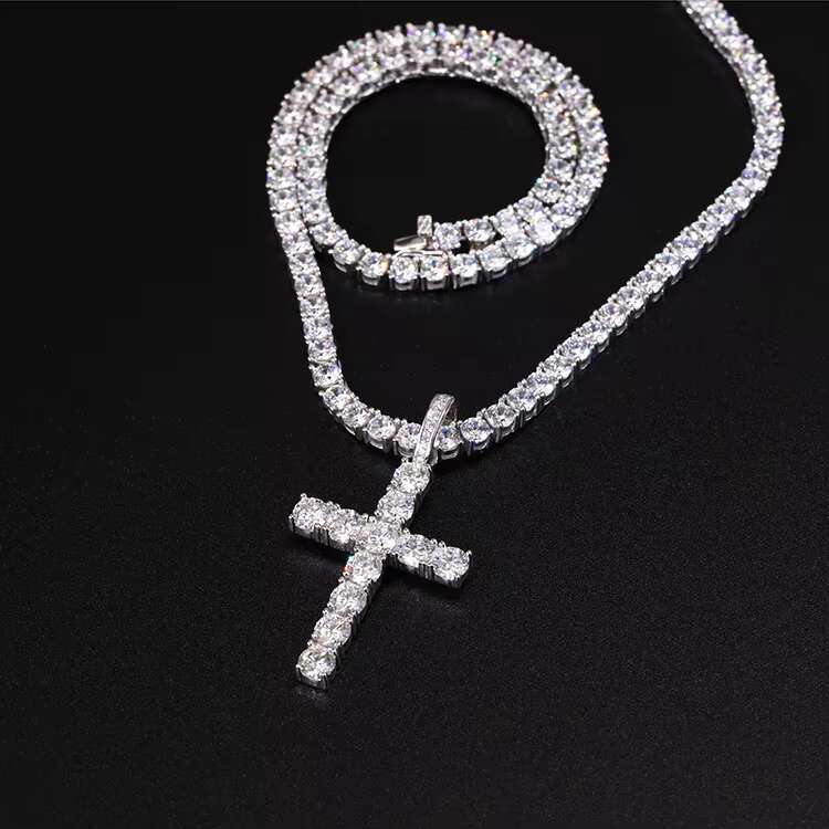 Ready to Ship Hot Sale Moissanite Cross Pendant 3mm 4mm 5mm 925 Silver Pendant D Color Moissanite Pendant for Tennis Chain