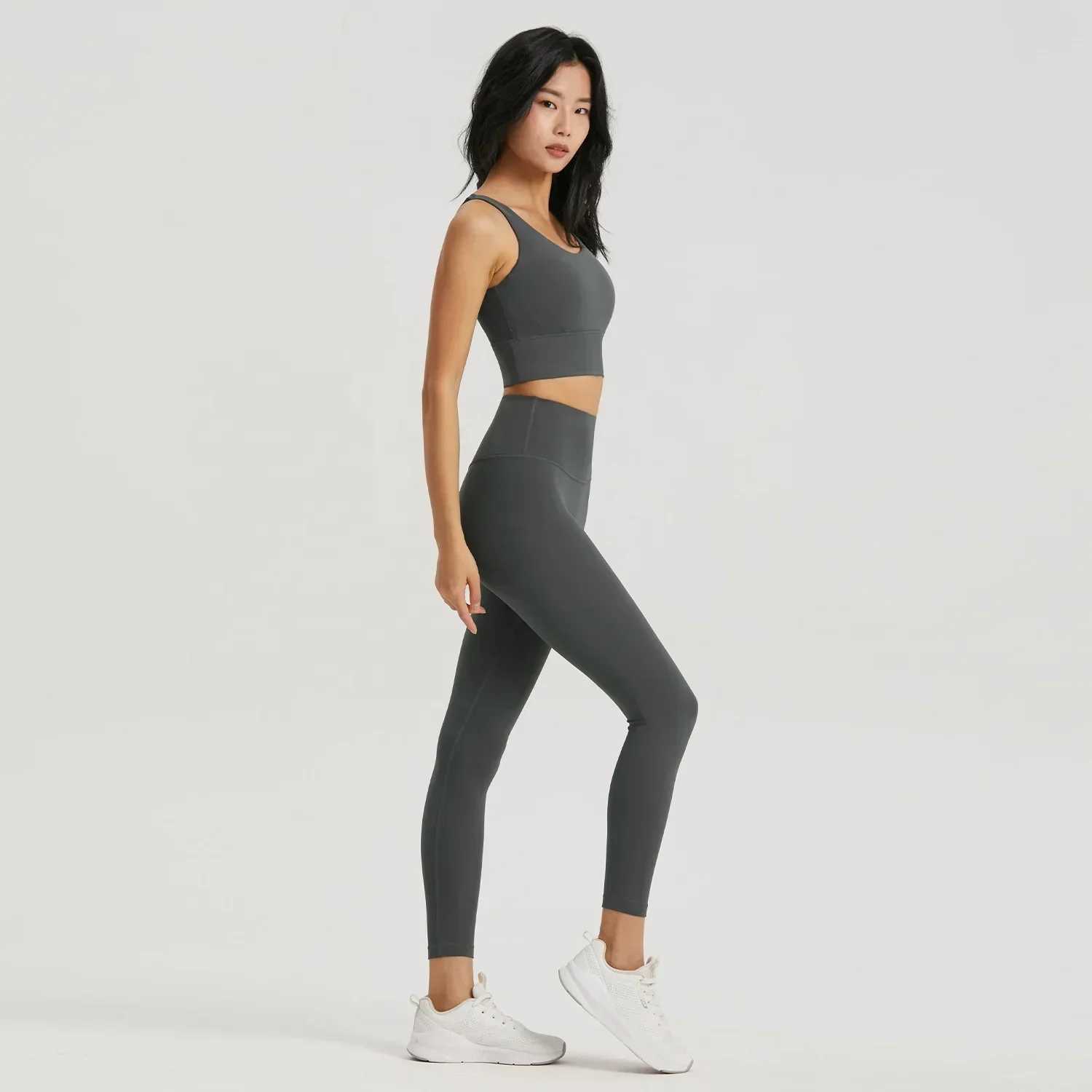 Seamless yoga set womens Lycra gym outfit sports bra semi fixed cup workout top tight fitting anti roll yoga legs with pockets W250326
