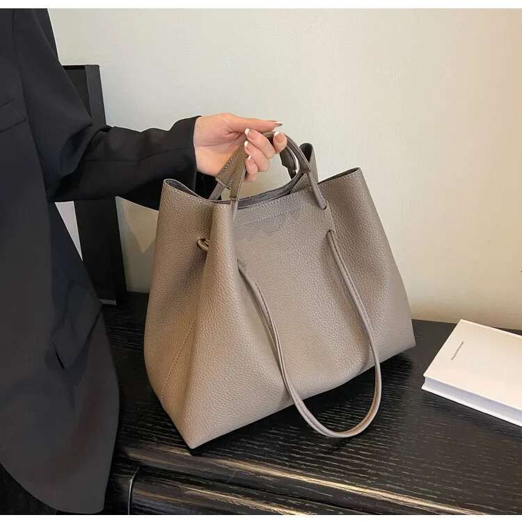 Large Capacity Women 2025 Stylish Texture Hand Shoulder Bag Everything Work Commute Armpit Tote Purses And Handbags