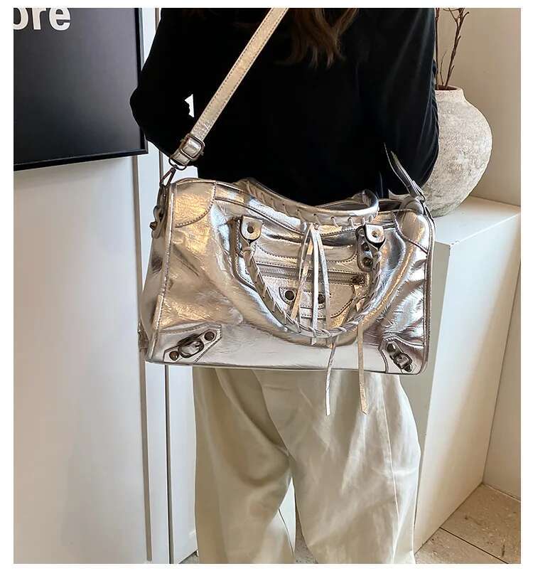 Designer 1900S Vintage Rivet Tote Women High Quality Leather Large Capacity Shoulder Strap Handbag Gothic Travel Bags