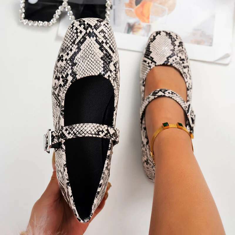 2025 summer new snake patterned comfortable designer fashionable flat shoes for women, lightweight and soft casual shoes