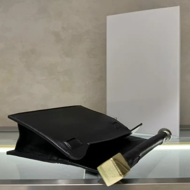 Sophisticated 28cm Sheep Leather Evening Pochette - Versatile Round Clutch with Silver Chain for Social Gatherings