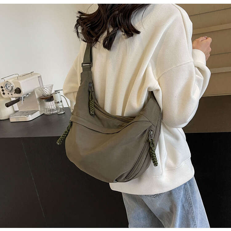 Fashionable girl class crossbody simple and large capacity shoulder bag, ins high-end commuting dumpling bag
