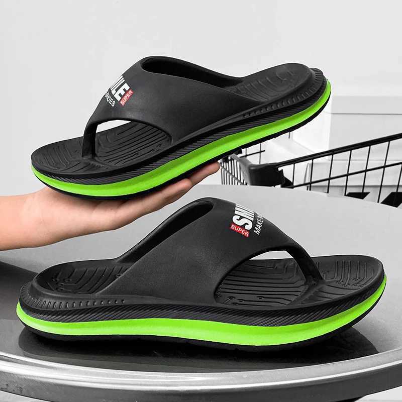 Summer mens flip up thick soled N-slip mens sandals outdoor casual shoes light and comfortable beach shoes new mens slippersXJ250326