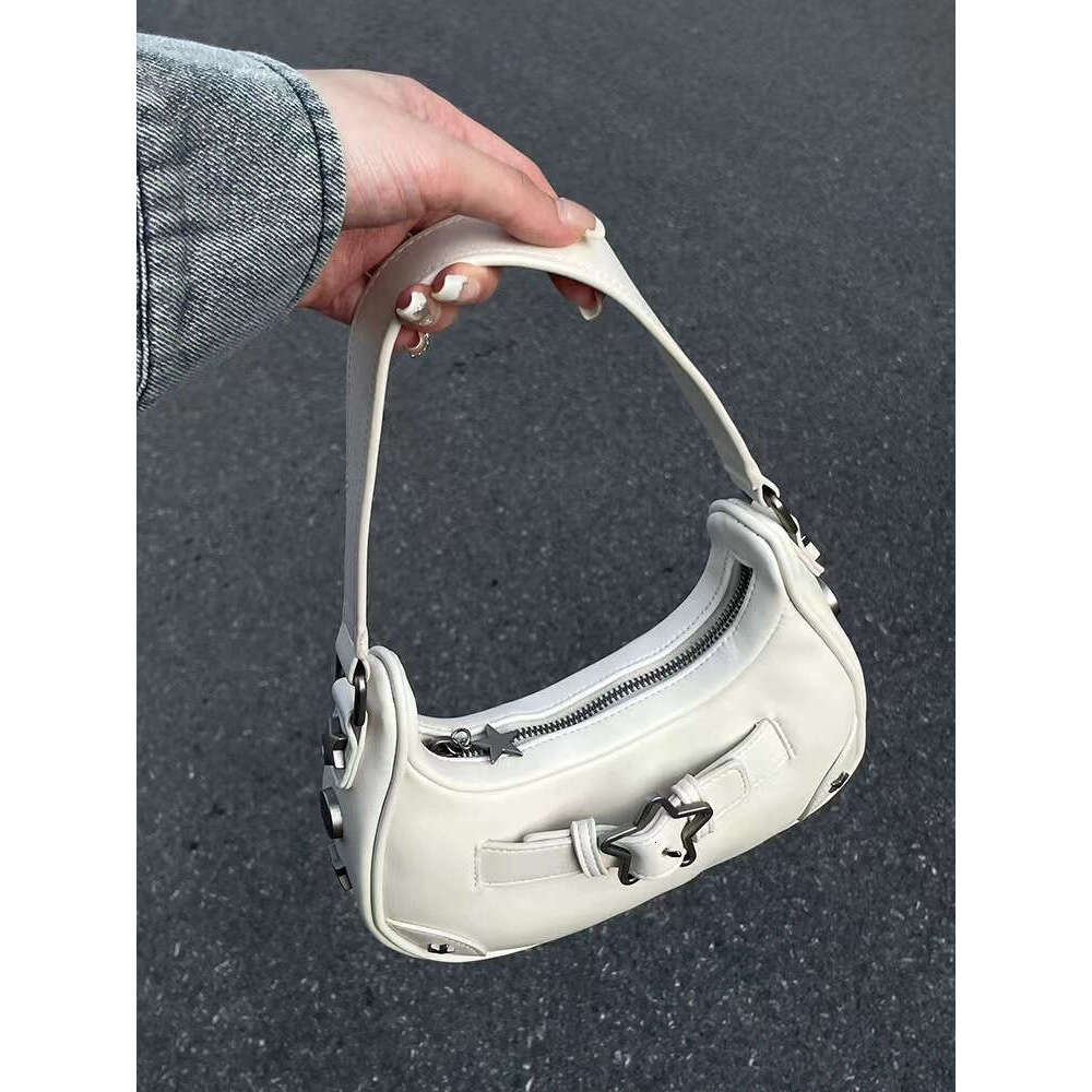 95 French Stick 2024 New Spicy Girl Underarm Popular PU Leather Personalized Star Buckle Single Shoulder Women's Bag This Year