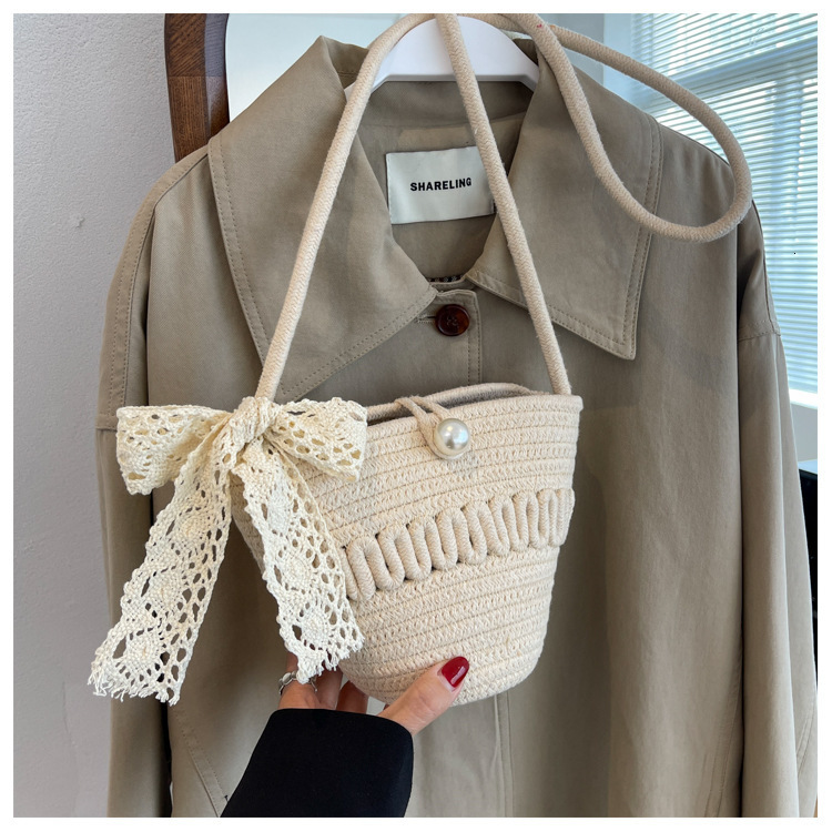 Designer 2025S summer new women woven fashionable versatile handbag crossbody shoulder bucket beach pleated cloud small bag