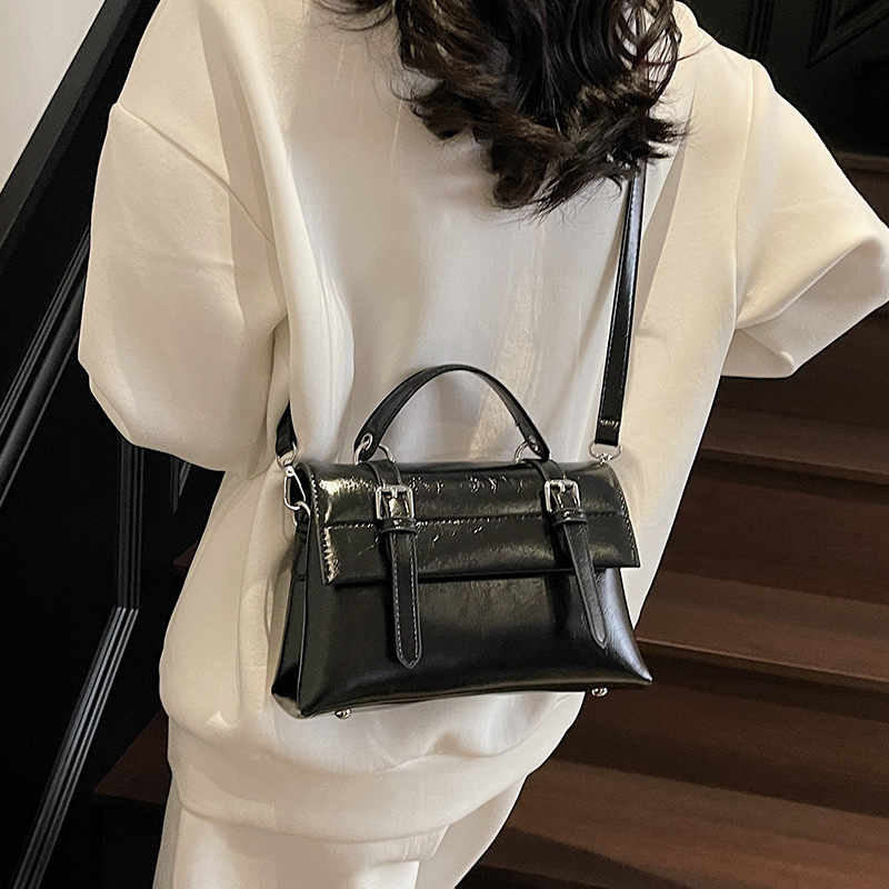 free shipping College wind large capacity handbag female early spring new solid color shoulder bag texture