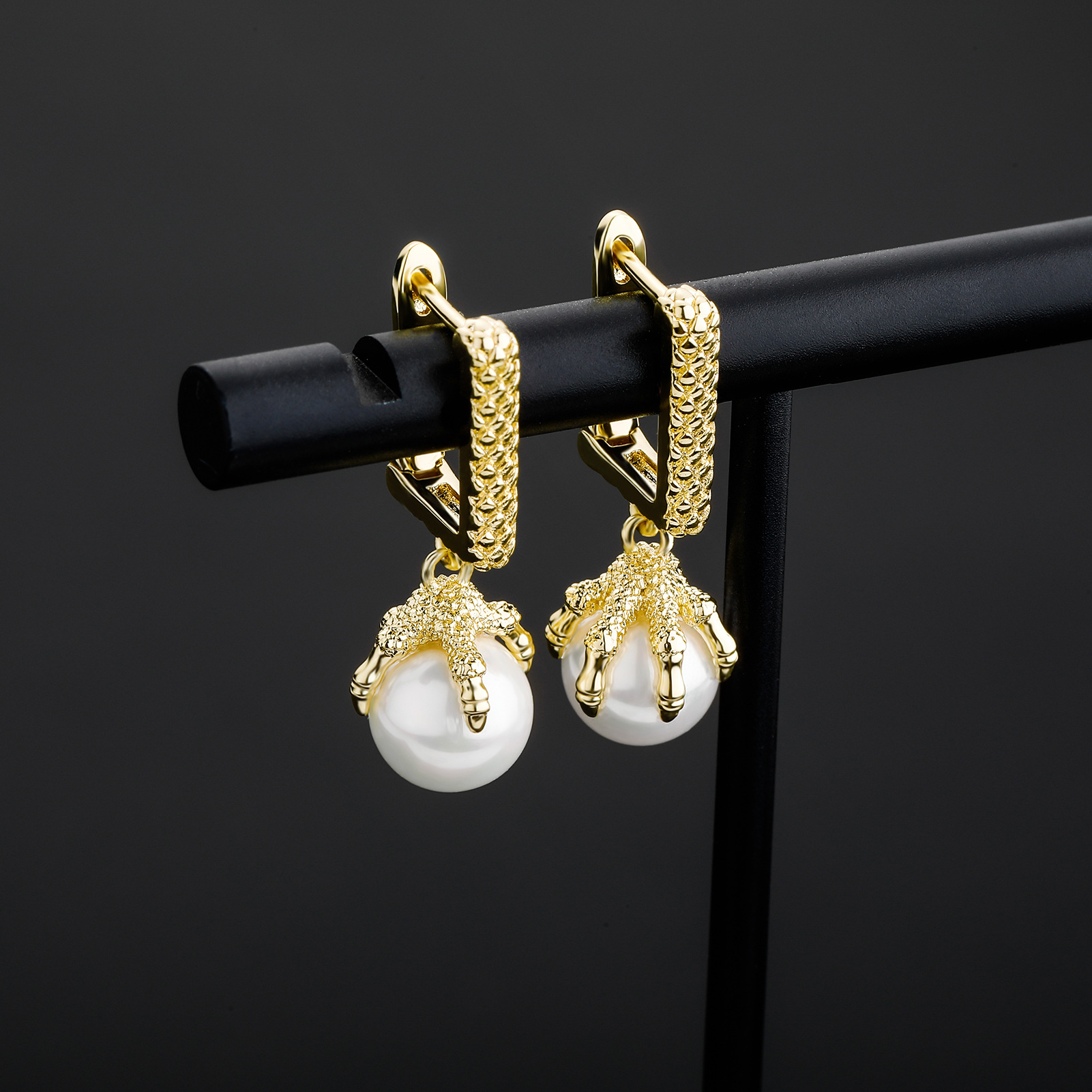 Hip Hop TopBling Chinese Dragon Claw Hoop Earrings Pearl Earring 14K Gold Plated Jewelry