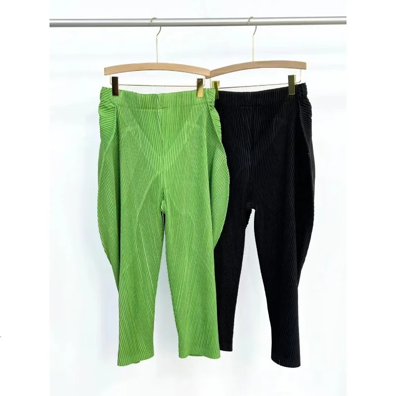 Miyake original pleated pants set for mens springsummer 2025 style solid color loose fit topharem commuting and leisure 250326