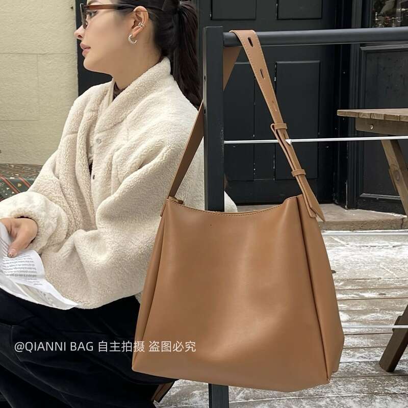 f3 Two piece set of bags, water bucket women's 2025 spring new product, large capacity commuting mother and child bag, single shoulder armpit bag