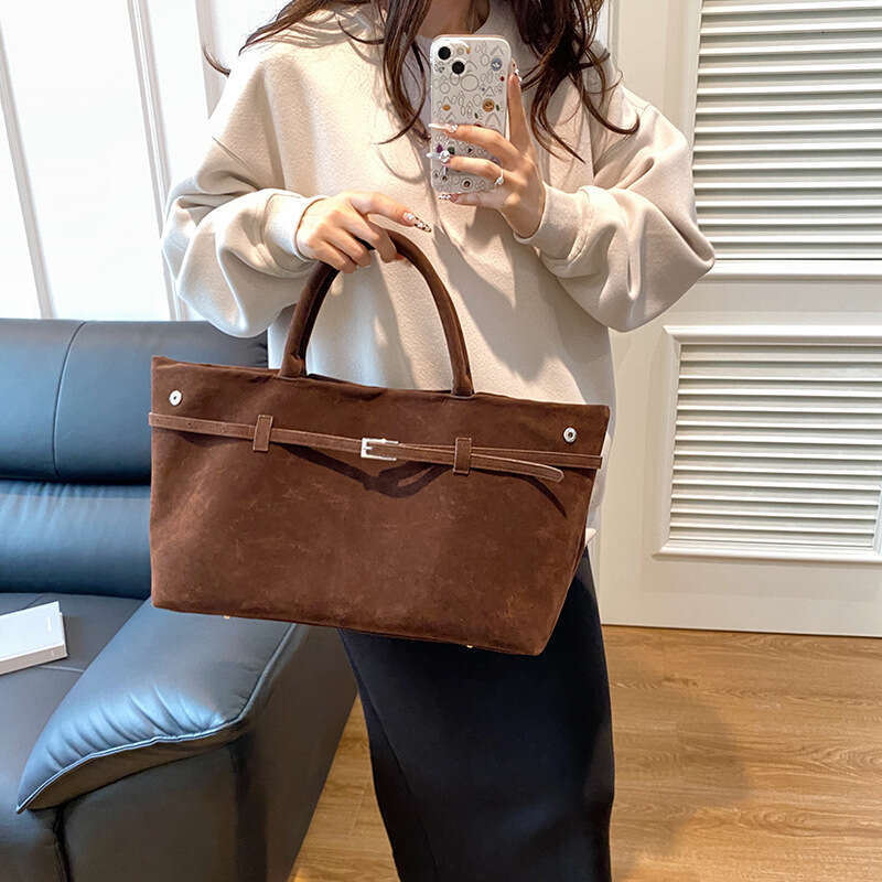 New internet celebrity with fashionable and versatile suede tote design, hand-held single shoulder bag