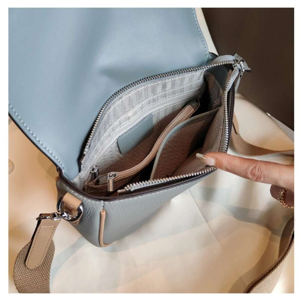 New Hit Color Retro Stylish Small Saddle First Layer Cow Leather Women Crossbody Wide Strap Ladies Shoulder Bag