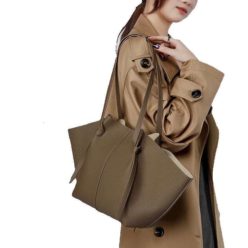 Versatile Commuting Handbag,Head Layer Cowhide Large Capacity Tote Bag, Genuine Leather Women's Fashionable Bat Bag