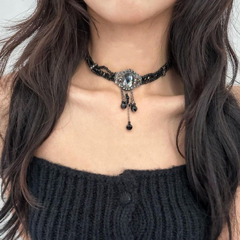 Stylish Women's Designer Choker Necklace for a Trendy Look - Updated 2025 Model