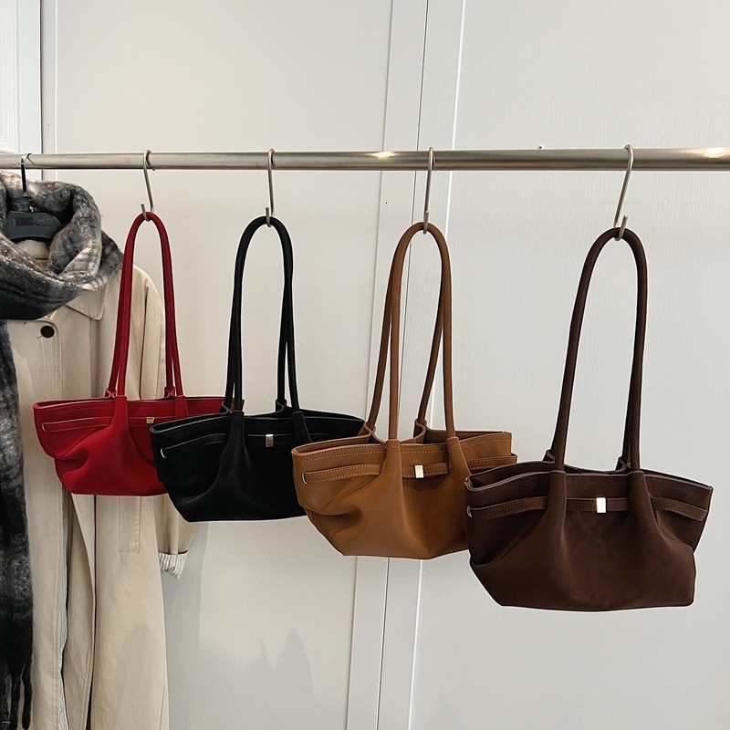 Autumn and winter 2024 new item, design, casual designer, versatile, high-end feeling, dumpling bag, niche single shoulder handbag