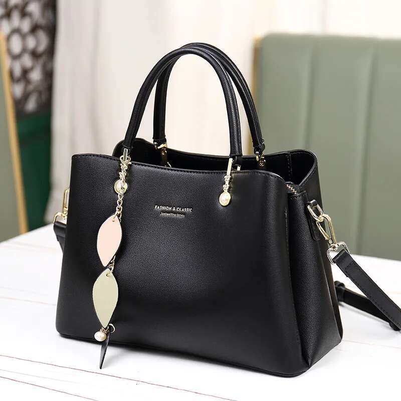 Genuine Leather Women's Bag, Light , Grand And High-End, Cowhide Handbag, Large Capacity Single Shoulder Crossbody Bag