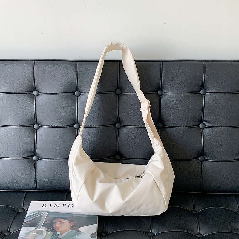 Nylon dumpling with large capacity high-end feel 2024 new casual crossbody bag, simple and versatile shoulder bag for women