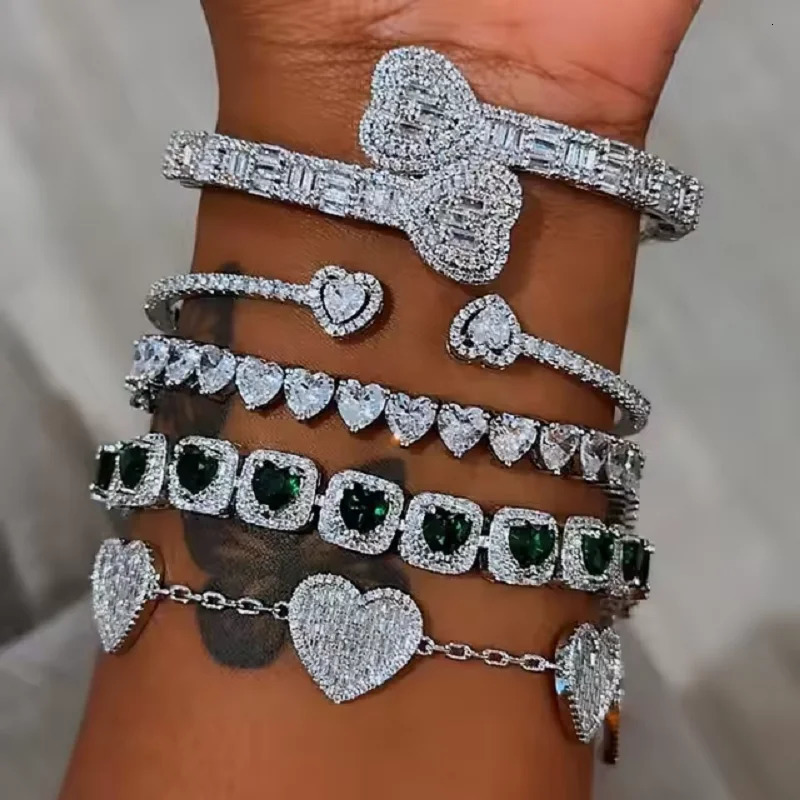 Cz heart-shaped charm bracelet suitable for women ice out cubic zirconia chain bracelet with extended chain fashion jewelry 250326
