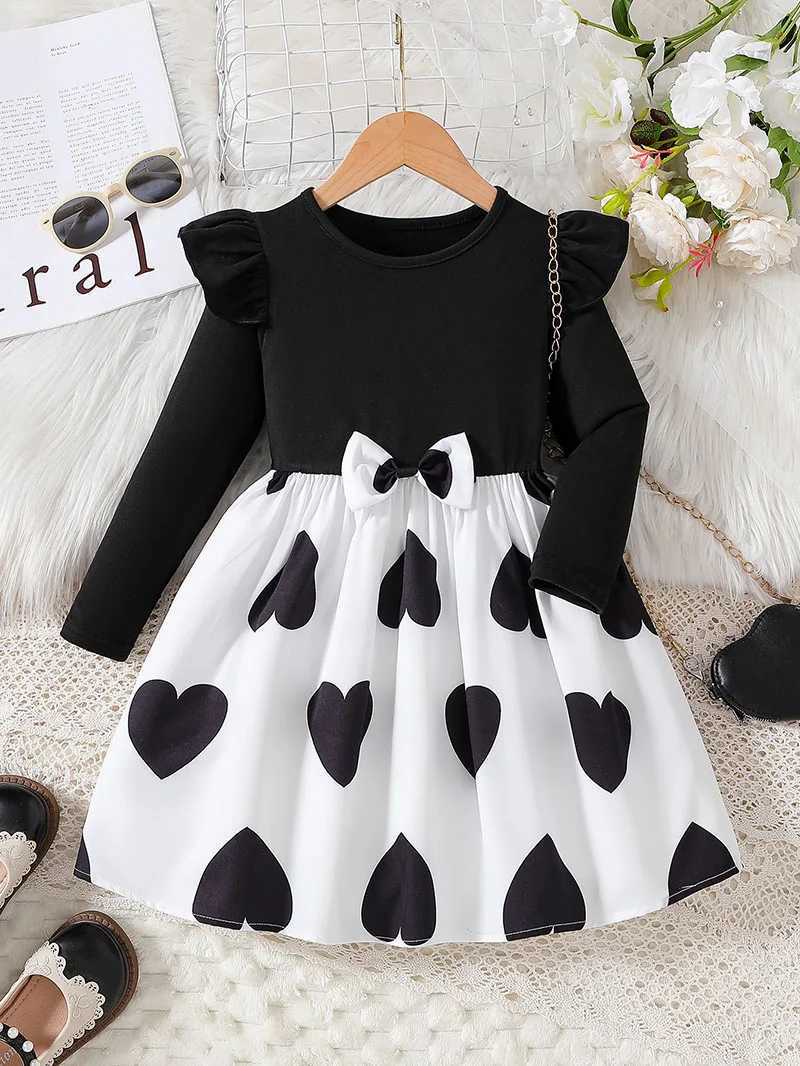 Korean girl long sleeved dress 1-6Y Spring and Autumn childrens clothing cute girl heart patch work dress childrens casual set W250326