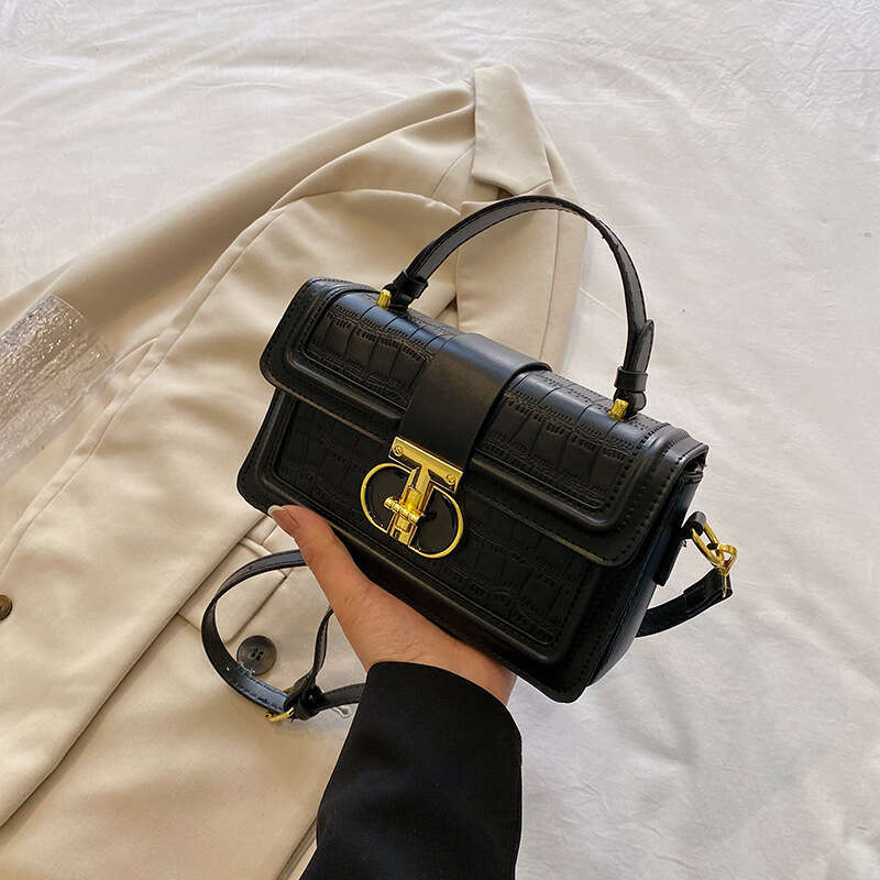 High quality solid color portable box for spring and summer 2023, niche light luxury single shoulder crossbody small square bag