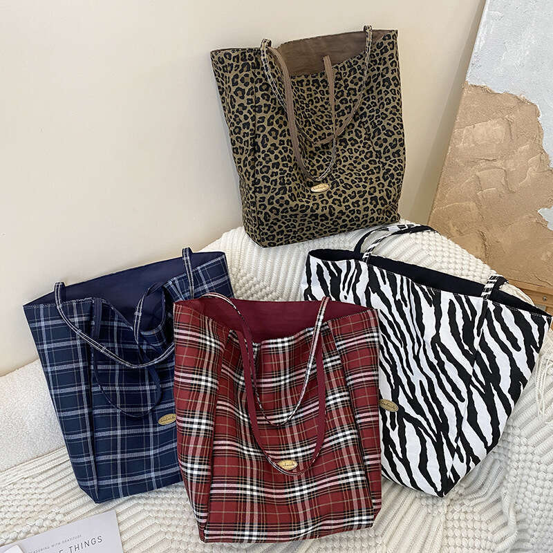 29 Small niche design plaid large capacity shopping women's commuting tote handbag shoulder armpit bag
