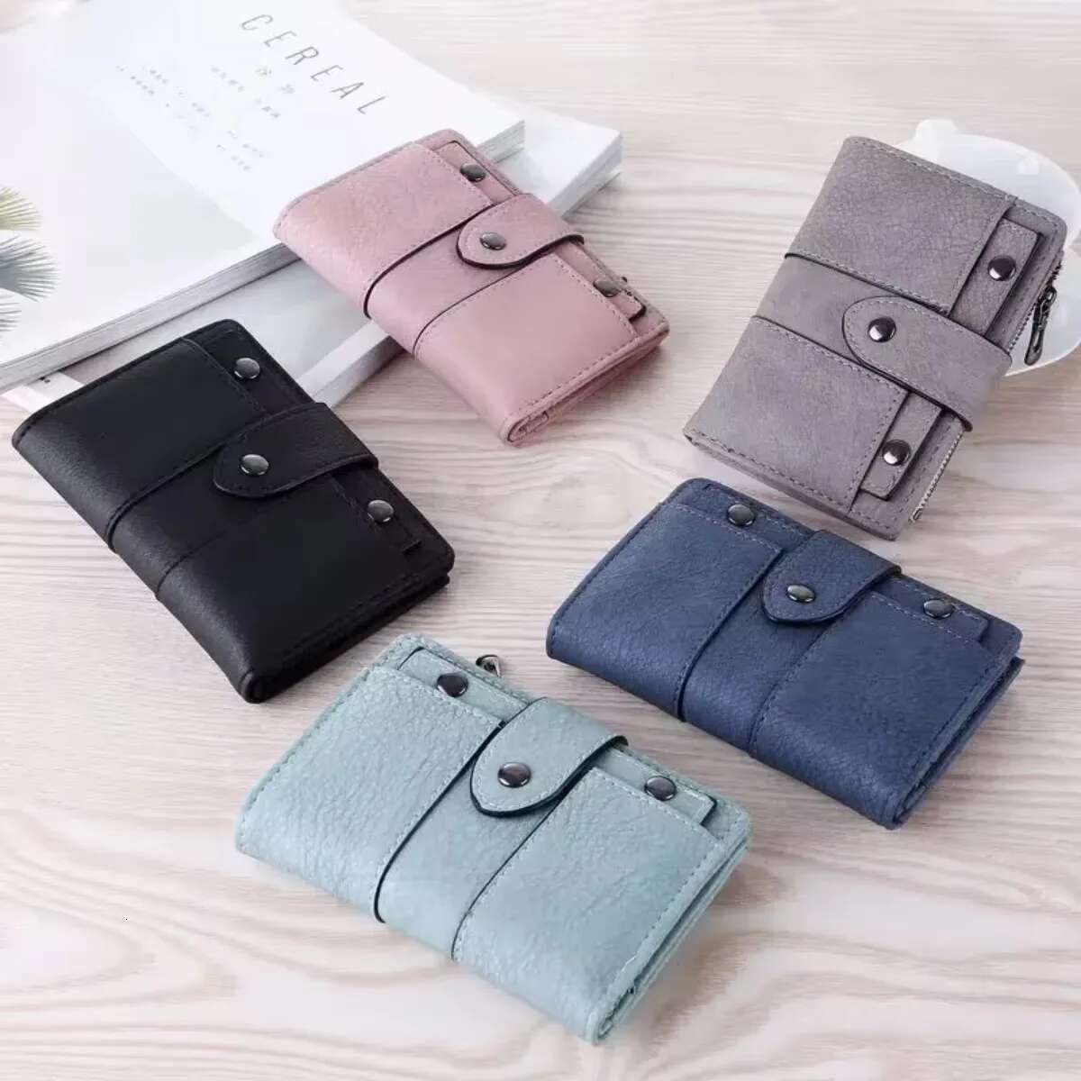 Women's Minimalist Retro Rivet Short Coin Card Holder Handbag Designer Wallet Women's Cushion Women