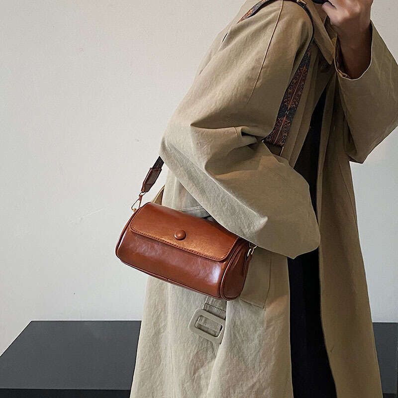 77 Small women's niche 2025 new trendy spring versatile broadband shoulder crossbody bag, cylindrical bag
