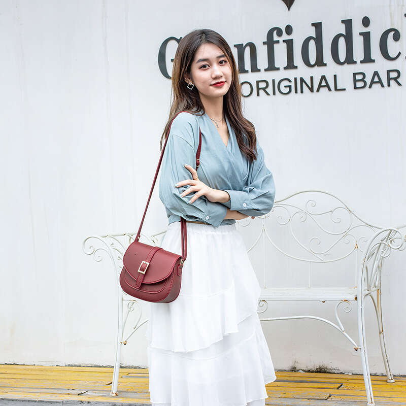 Women's saddle simple Korean version, 2025 fashion trend, shoulder crossbody women's small bag, mobile phone wallet
