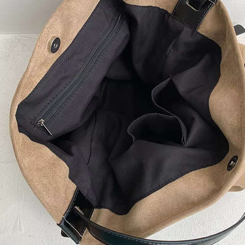 Manufacturer's oversized trendy shoulder bag, women's handbag, suede handbag
