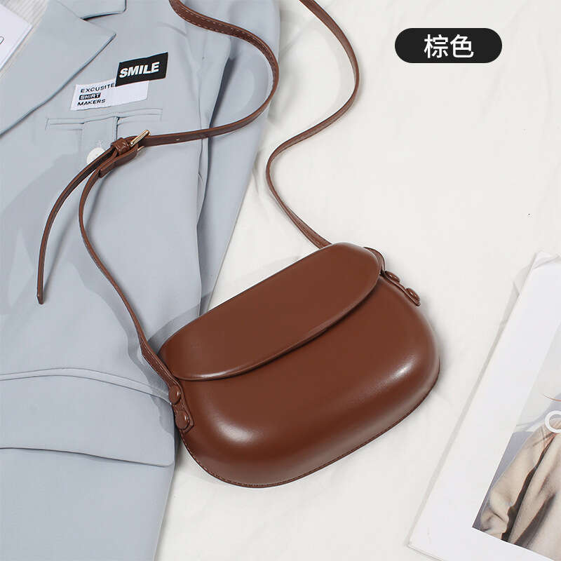 7e Hot selling for women, versatile 2024 autumn and winter new item, large pressed shell saddle bag, student party single shoulder crossbody small bag