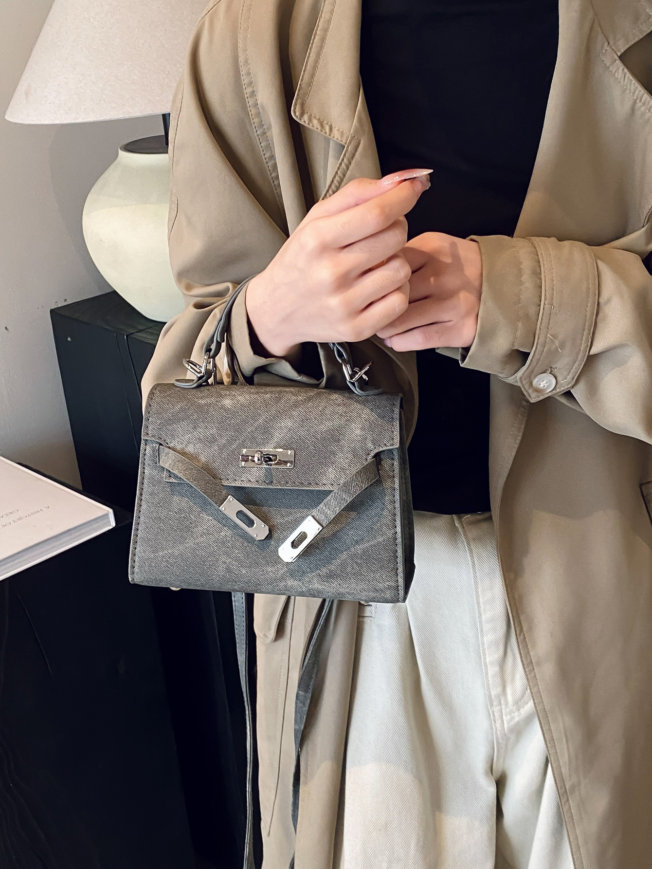 Retro commuter textured clasp Gentle temperament Tote with Instagram Crossbody clasp Bag