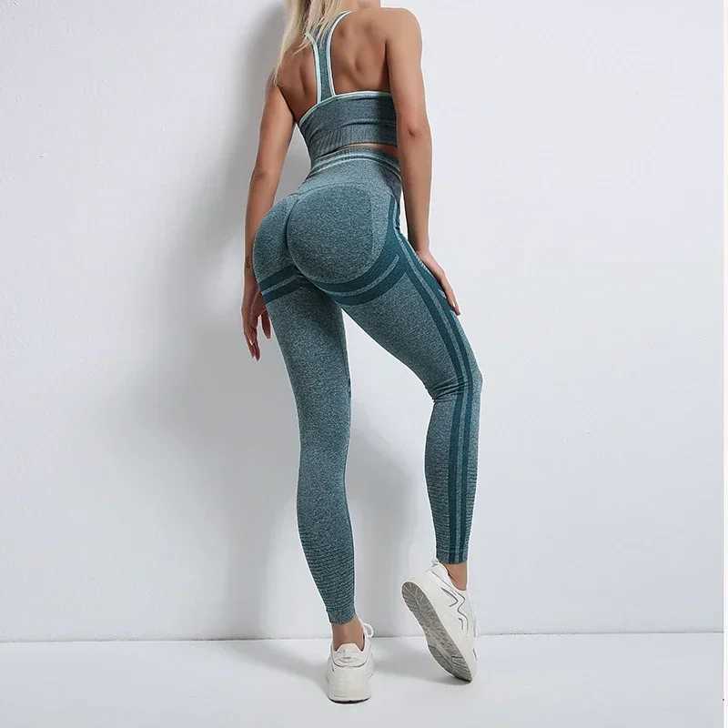 Seamless yoga set for exercise and fitness peach hip lifting short sleeved beauty back short sleeved fitness set W250326