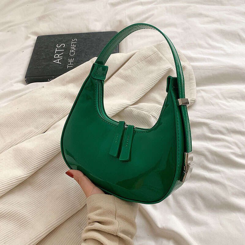 f5 Korean Ins niche design patent leather women's 2024 new autumn fashionable versatile shoulder armpit bag trend