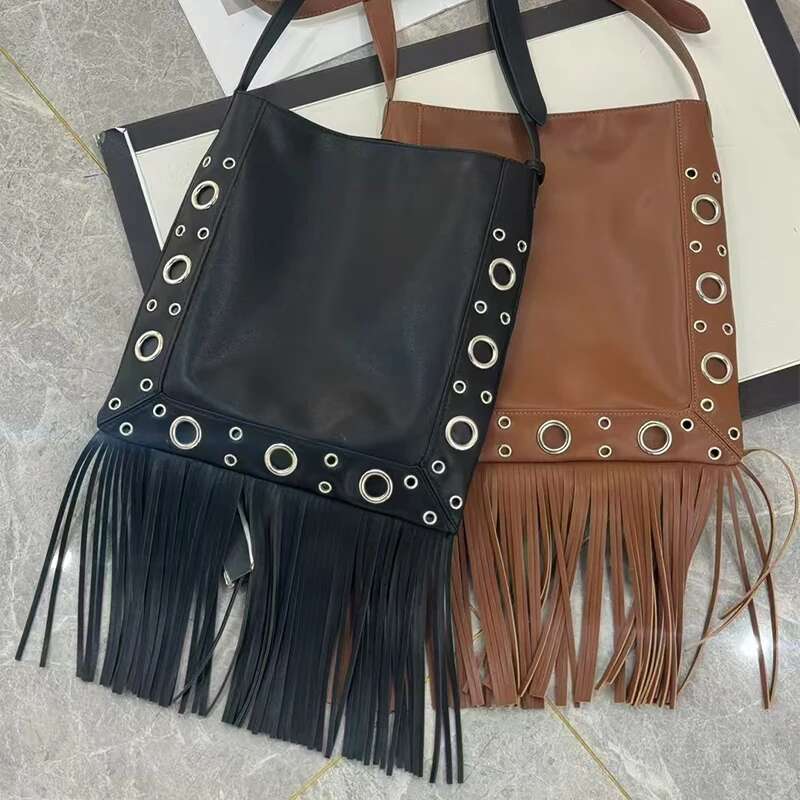 Fashion New Leather Tassel Shoulder Rivet Design Trend Underarm Ladies Motorcycle Handbag Lipstick Coin Purse Bucket Bag