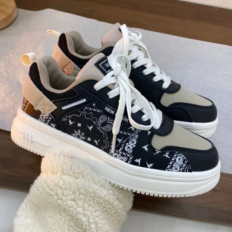 Designer Shoes 2025 New Outdoor Casual Breathable Board Shoes Fashionable And Comfortable Soft Bottom Running Shoes Sports Shoes Women's Skateboa