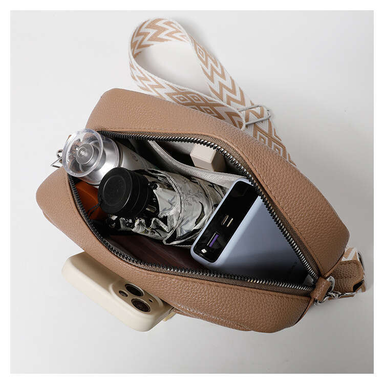 New women's with wide straps, fashionable and simple commuting casual single shoulder crossbody bag, small square bag