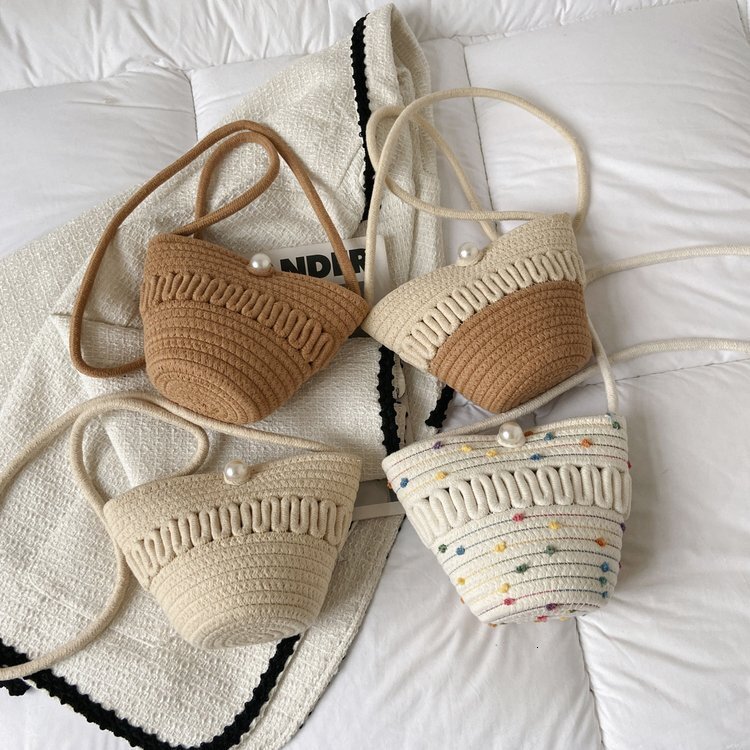Designer 2025S summer new women woven fashionable versatile handbag crossbody shoulder bucket beach pleated cloud small bag