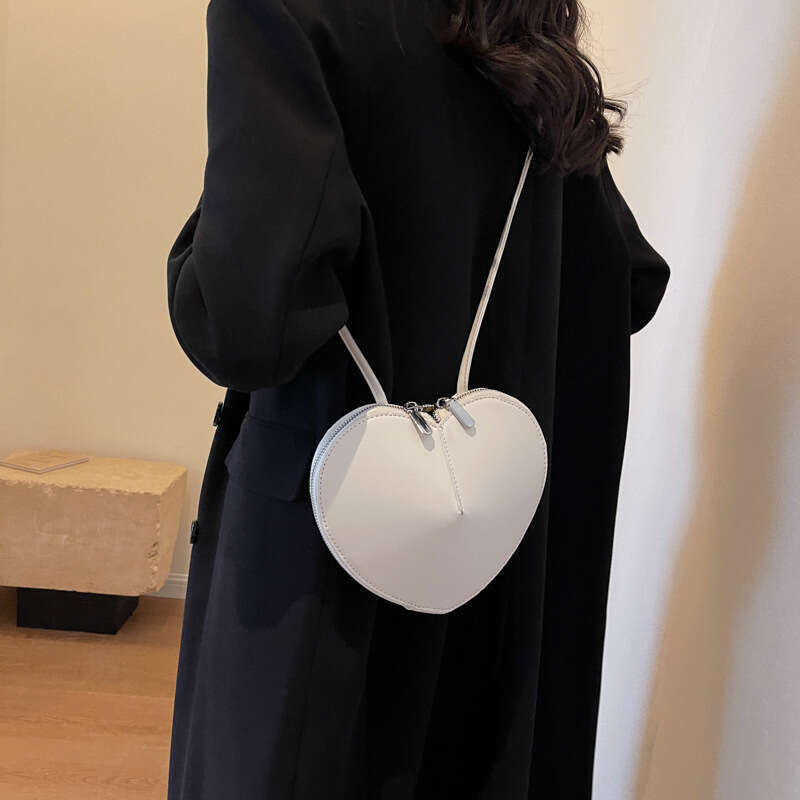 Personalized Underarm for Women's 2023 New Autumn/Winter Fashion Spicy Girl Love Small Square High end Single Shoulder Oblique Straddle Bag