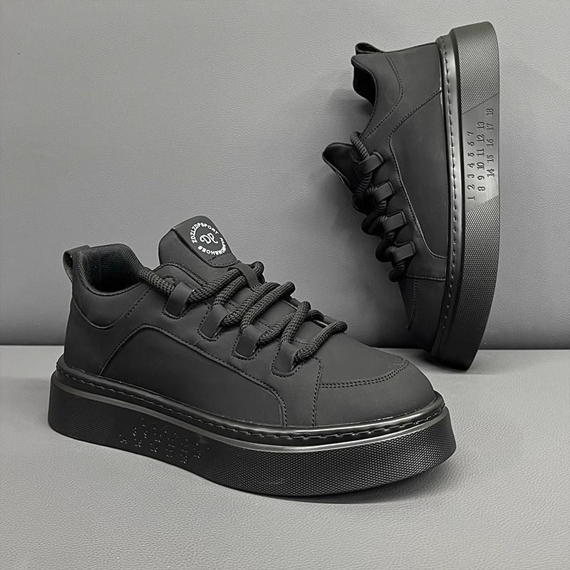 Light Luxury Designer Shoes 2025 Spring New Breathable Black And White Men's Fashion Multi Functional Thick Soled Sports And Leisure Board Shoes 