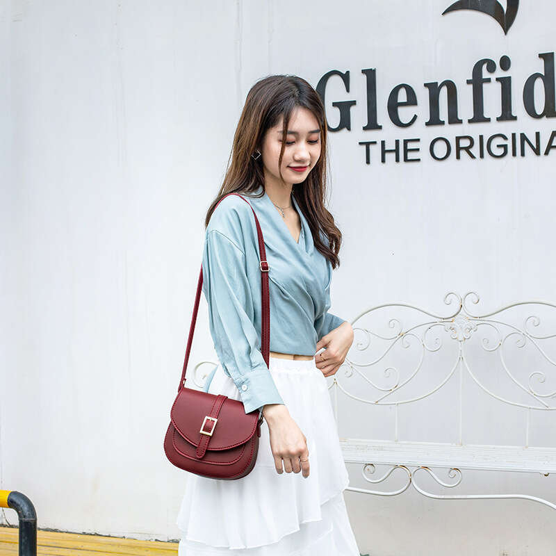 Women's saddle simple Korean version, 2025 fashion trend, shoulder crossbody women's small bag, mobile phone wallet