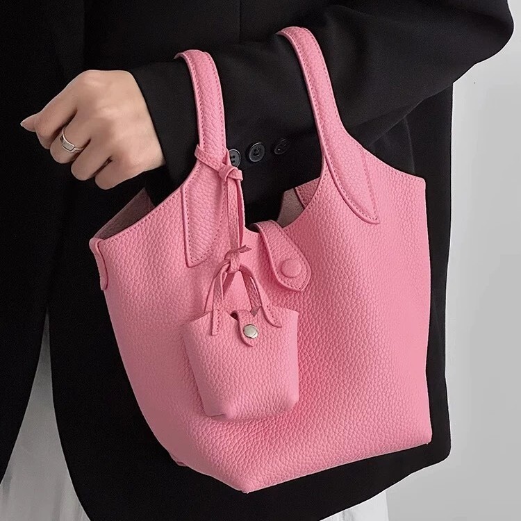 2025S Fashion Designer Handheld Vegetable Basket Bag Women S New Style Light Luxury Niche Single Shoulder Crossbody Casual Soft Leather Versatile Buck