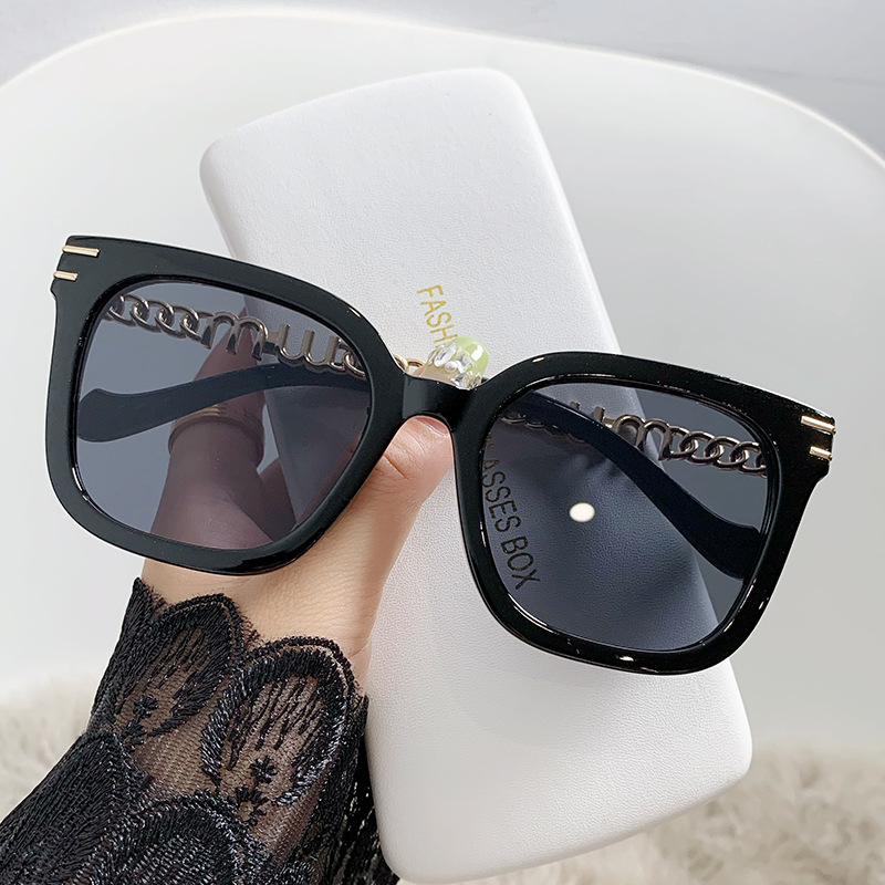 Fashionable Women's Sunglasses Large Frame Square Sunscreen Sunglasses New Luxury Metal Chain Legs 2025 Sunglasses